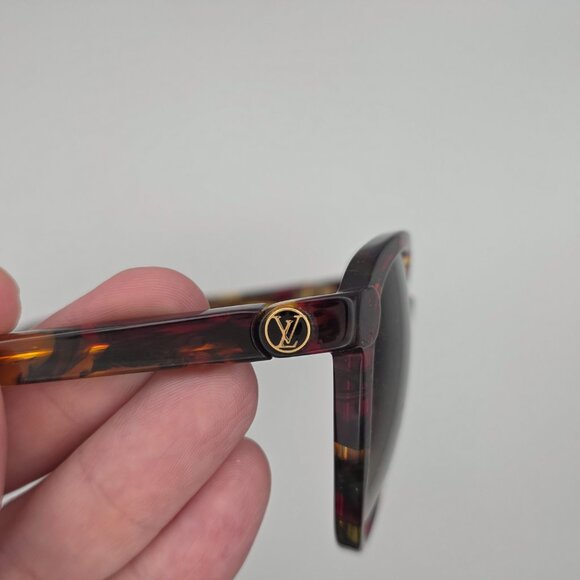 Louis Vuitton Women’s Round Sunglasses – Tortoise Multicolor Frame - Picture 7 of 16